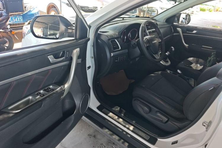 Used Haval M6 2018 1.5T Manual Two-Wheel Drive Elite Model Driver Seat