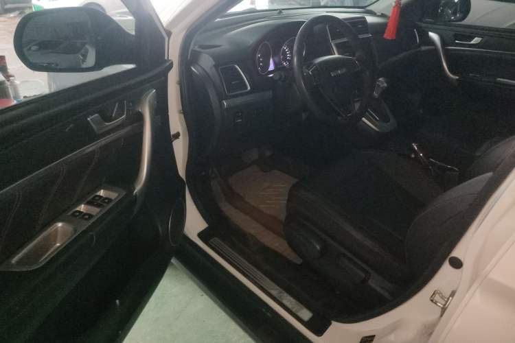 Used Haval M6 2018 Revised Version 1.5T DCT Two-Wheel Drive Elite Edition Driver Seat