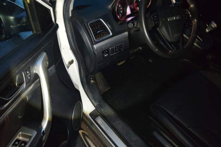 Used Haval M6 2018 1.5T DCT Two-Wheel Drive Elite Model Driver Seat