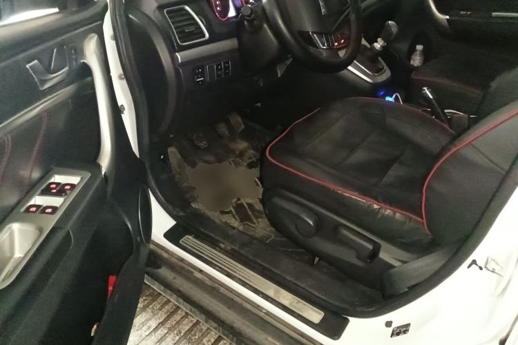 Used Haval M6 2018 1.5T Manual Two-Wheel Drive Elite Model Driver Seat