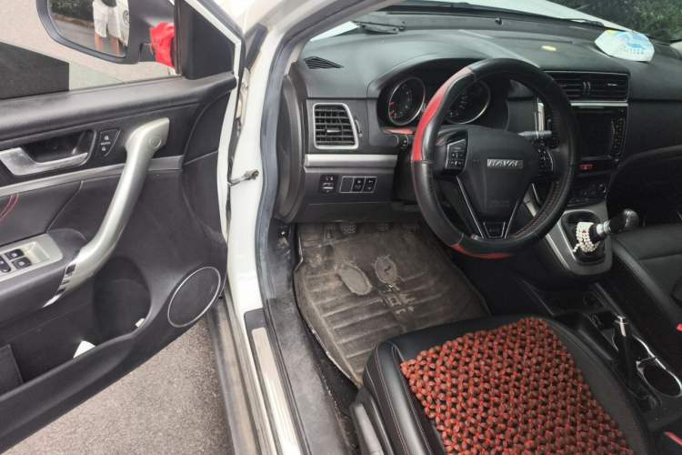 Used Haval M6 2018 1.5T Manual Two-Wheel Drive Elite Model Driver Seat