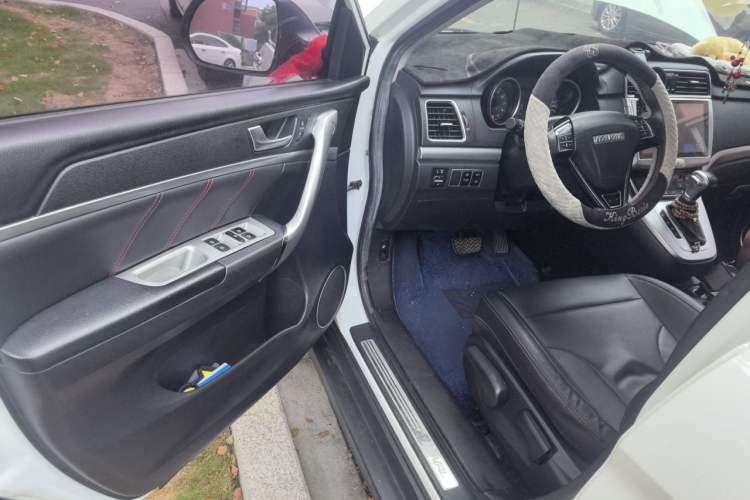 Used Haval M6 2018 Revised Version 1.5T DCT Two-Wheel Drive Elite Edition Driver Seat