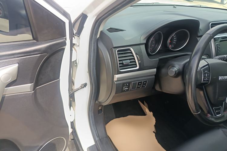 Used Haval M6 2018 Revised Version 1.5T DCT Two-Wheel Drive Elite Edition Driver Seat