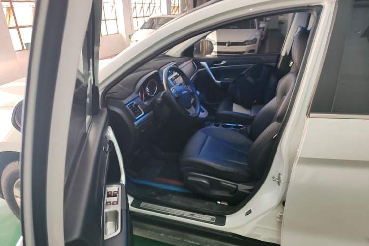 Used Haval M6 2018 Revised Version 1.5T DCT Two-Wheel Drive Elite Edition Driver Seat