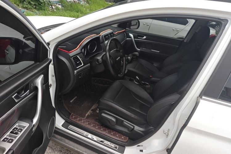 Used Haval M6 2018 1.5T Manual Two-Wheel Drive Elite Model Driver Seat