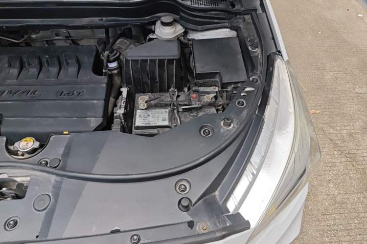 Used Haval M6 2018 1.5T Manual Two-Wheel Drive Elite Model Engine Bay Left