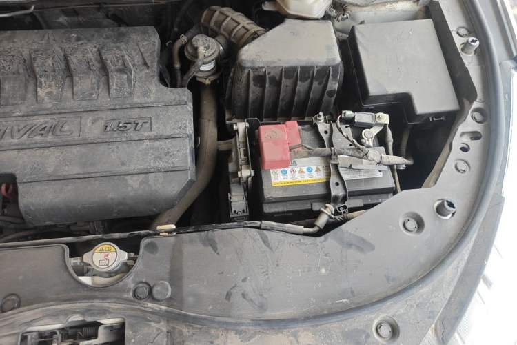 Used Haval M6 2018 Revised Version 1.5T DCT Two-Wheel Drive Elite Edition Engine Bay Left