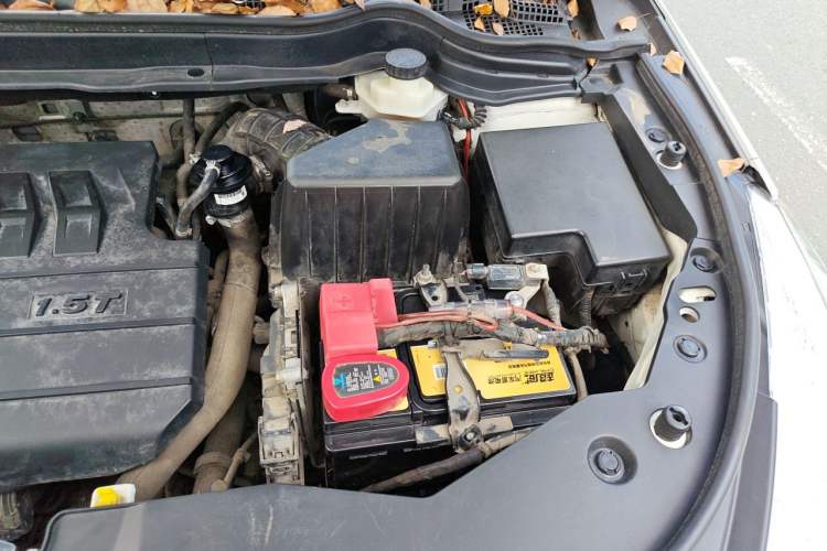 Used Haval M6 2018 Revised Version 1.5T DCT Two-Wheel Drive Elite Edition Engine Bay Left