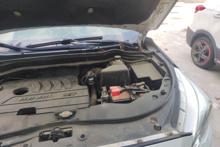 Used Haval M6 2018 Revised Version 1.5T DCT Two-Wheel Drive Elite Edition Engine Bay Left