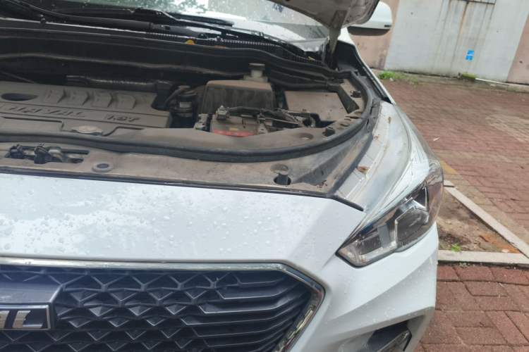 Used Haval M6 2018 Revised Version 1.5T DCT Two-Wheel Drive Elite Edition Engine Bay Left