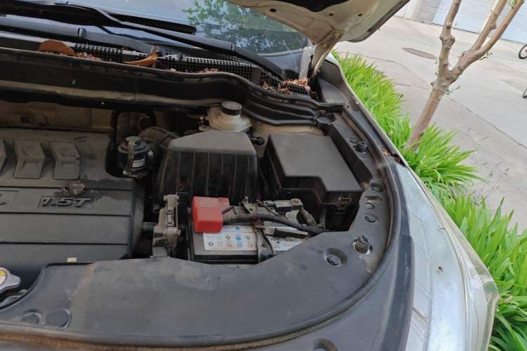 Used Haval M6 2018 1.5T Manual Two-Wheel Drive Elite Model Engine Bay Left