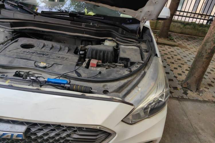 Used Haval M6 2018 1.5T Manual Two-Wheel Drive Elite Model Engine Bay Left