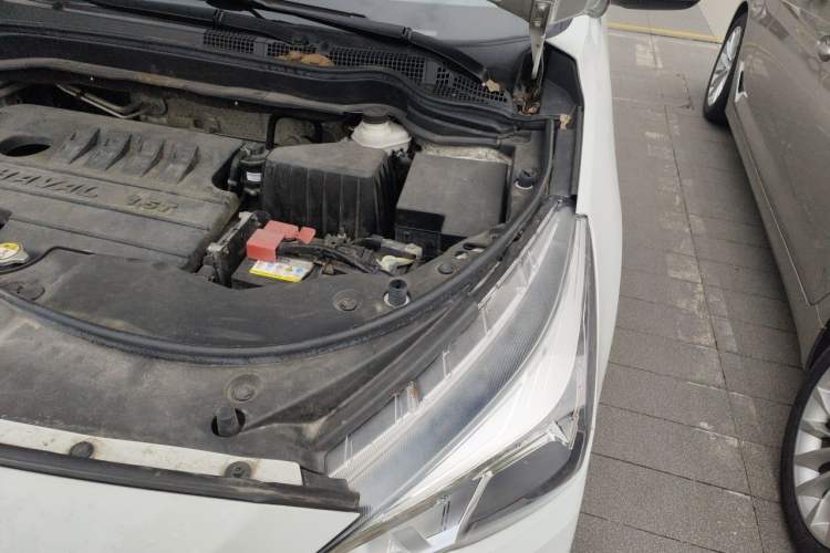 Used Haval M6 2018 1.5T Manual Two-Wheel Drive Elite Model Engine Bay Left