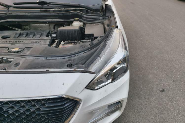 Used Haval M6 2018 1.5T Manual Two-Wheel Drive Elite Model Engine Bay Left