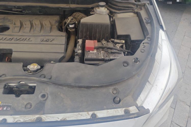 Used Haval M6 2018 Revised Version 1.5T DCT Two-Wheel Drive Elite Edition Engine Bay Left