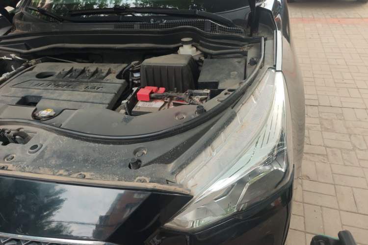 Used Haval M6 2018 Revised Version 1.5T DCT Two-Wheel Drive Elite Edition Engine Bay Left