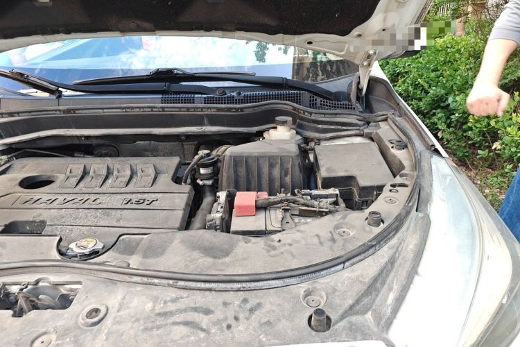 Used Haval M6 2018 Revised Version 1.5T DCT Two-Wheel Drive Elite Edition Engine Bay Left
