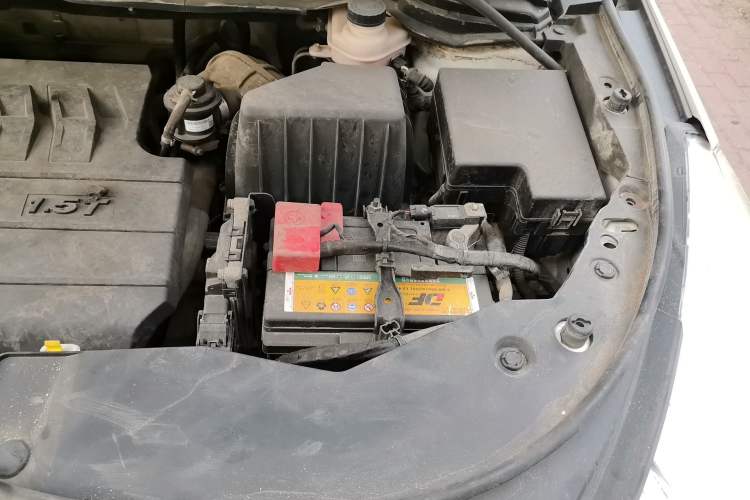 Used Haval M6 2018 1.5T Manual Two-Wheel Drive Elite Model Engine Bay Left