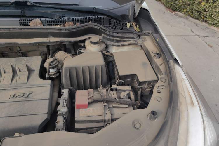 Used Haval M6 2018 1.5T Manual Two-Wheel Drive Elite Model Engine Bay Left