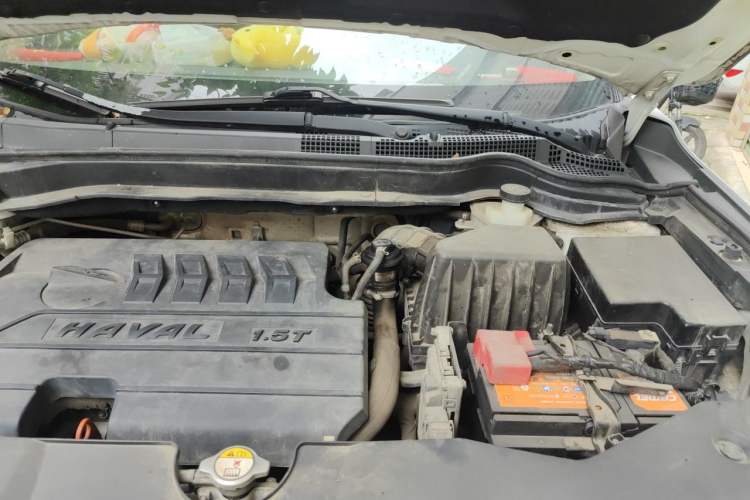 Used Haval M6 2018 Revised Version 1.5T DCT Two-Wheel Drive Elite Edition Engine Bay Left