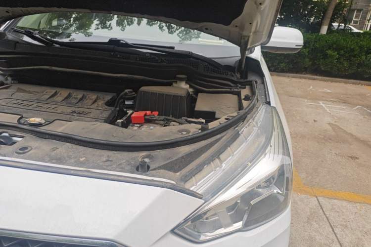 Used Haval M6 2018 Revised Version 1.5T DCT Two-Wheel Drive Elite Edition Engine Bay Left