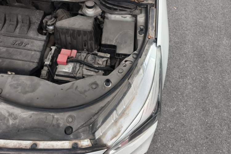 Used Haval M6 2018 1.5T Manual Two-Wheel Drive Elite Model Engine Bay Left