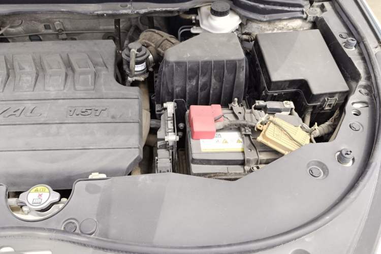 Used Haval M6 2018 1.5T Manual Two-Wheel Drive Elite Model Engine Bay Left