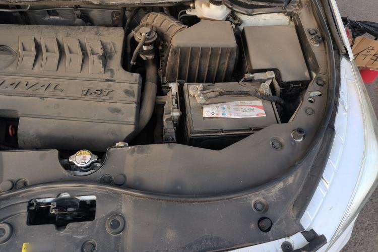Used Haval M6 2018 Revised Version 1.5T DCT Two-Wheel Drive Urban Style Engine Bay Left