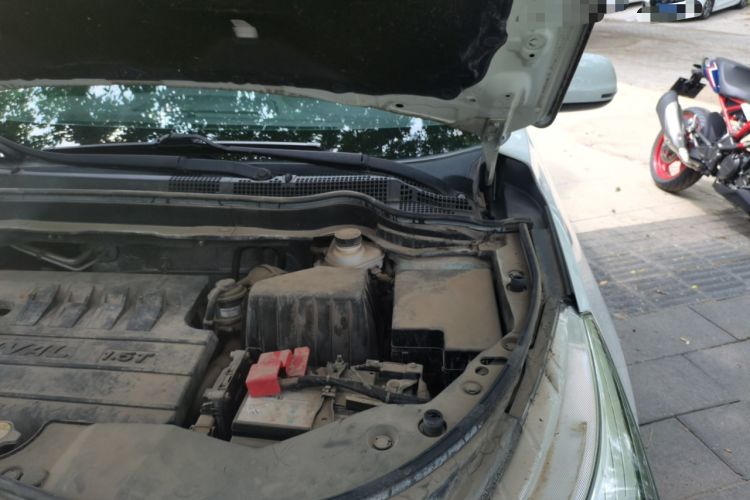 Used Haval M6 2018 1.5T Manual Two-Wheel Drive Elite Model Engine Bay Left