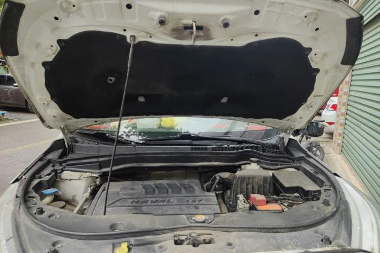 Used Haval M6 2018 Revised Version 1.5T DCT Two-Wheel Drive Elite Edition Engine Bay