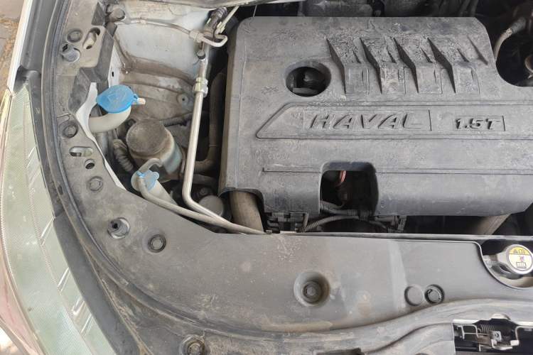 Used Haval M6 2018 Revised Version 1.5T DCT Two-Wheel Drive Elite Edition Engine Bay Right