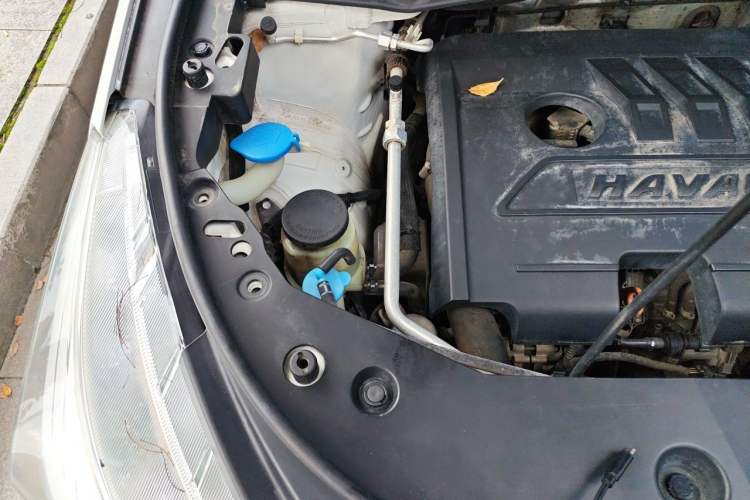 Used Haval M6 2018 Revised Version 1.5T DCT Two-Wheel Drive Elite Edition Engine Bay Right