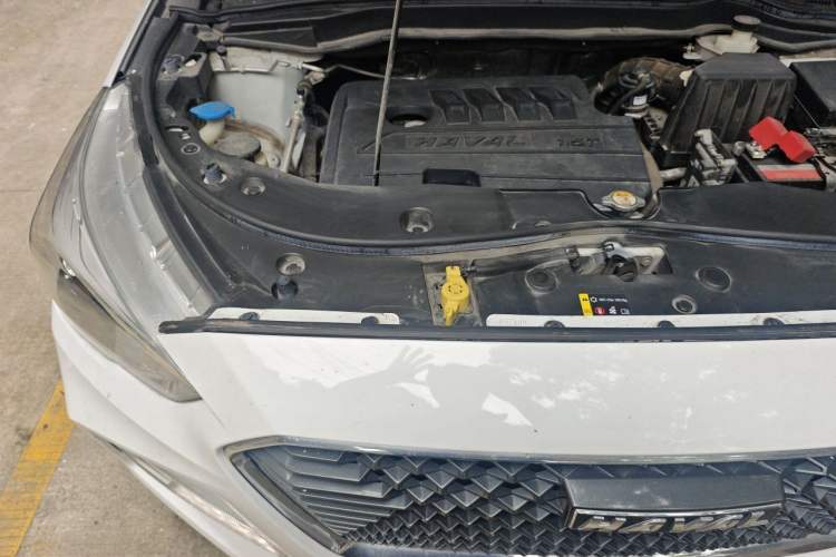 Used Haval M6 2018 Revised Version 1.5T DCT Two-Wheel Drive Elite Edition Engine Bay Right