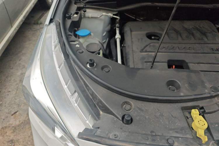 Used Haval M6 2018 1.5T Manual Two-Wheel Drive Elite Model Engine Bay Right