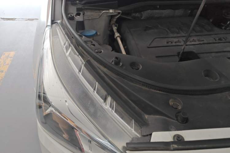 Used Haval M6 2018 1.5T DCT Two-Wheel Drive Elite Model Engine Bay Right