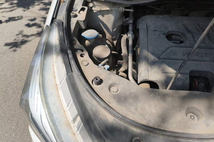 Used Haval M6 2018 1.5T Manual Two-Wheel Drive Elite Model Engine Bay Right