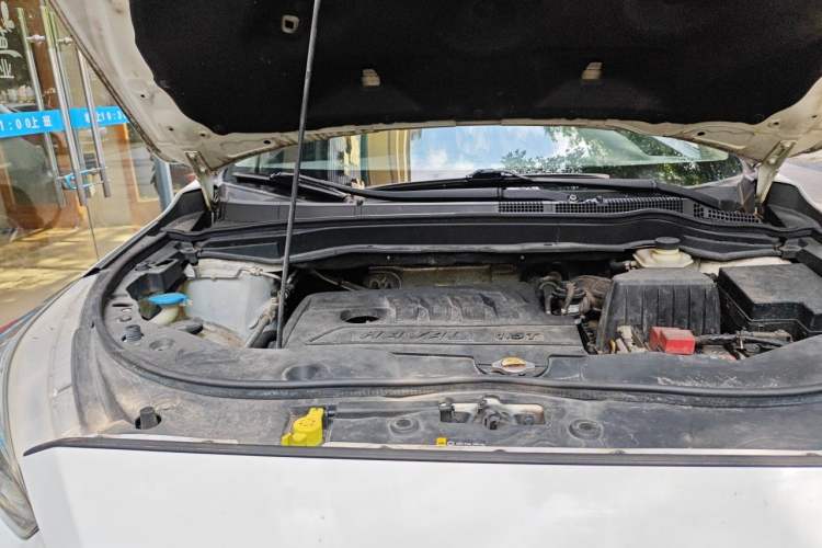 Used Haval M6 2018 1.5T Manual Two-Wheel Drive Elite Model Engine Bay Right