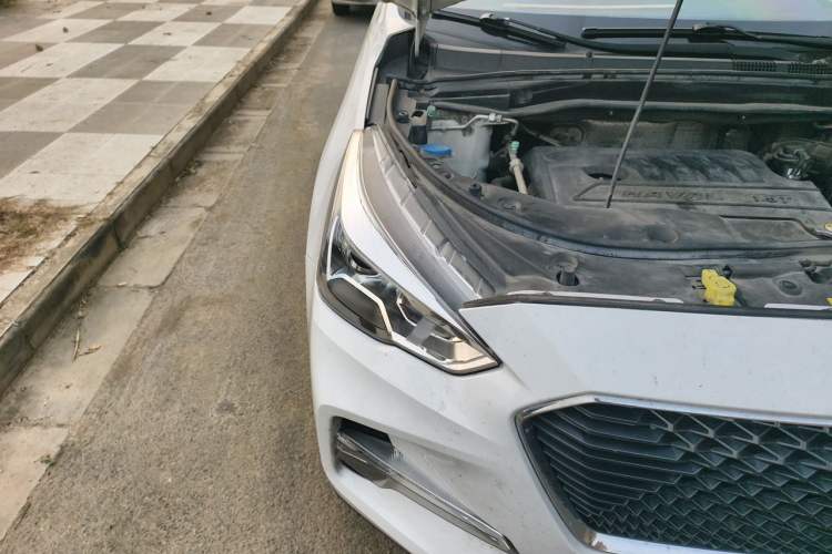 Used Haval M6 2018 1.5T Manual Two-Wheel Drive Elite Model Engine Bay Right