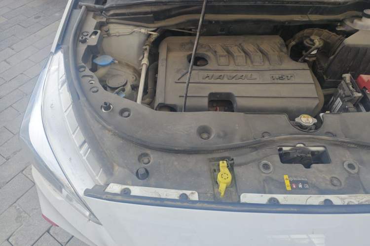 Used Haval M6 2018 Revised Version 1.5T DCT Two-Wheel Drive Elite Edition Engine Bay Right