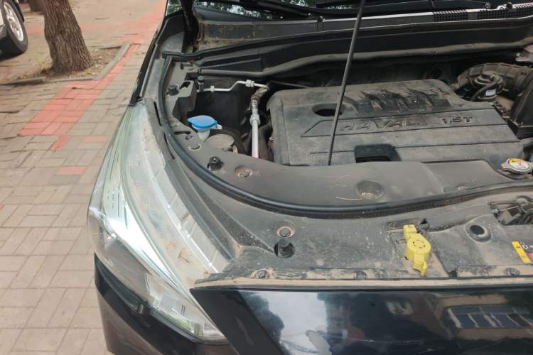 Used Haval M6 2018 Revised Version 1.5T DCT Two-Wheel Drive Elite Edition Engine Bay Right