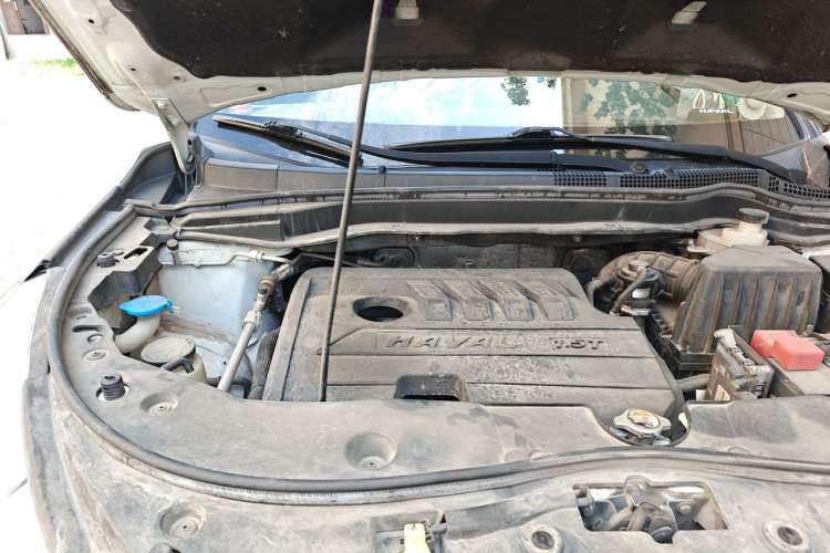 Used Haval M6 2018 Revised Version 1.5T DCT Two-Wheel Drive Elite Edition Engine Bay Right