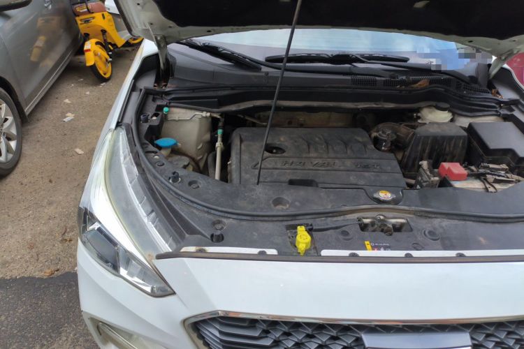 Used Haval M6 2018 1.5T Manual Two-Wheel Drive Elite Model Engine Bay Right