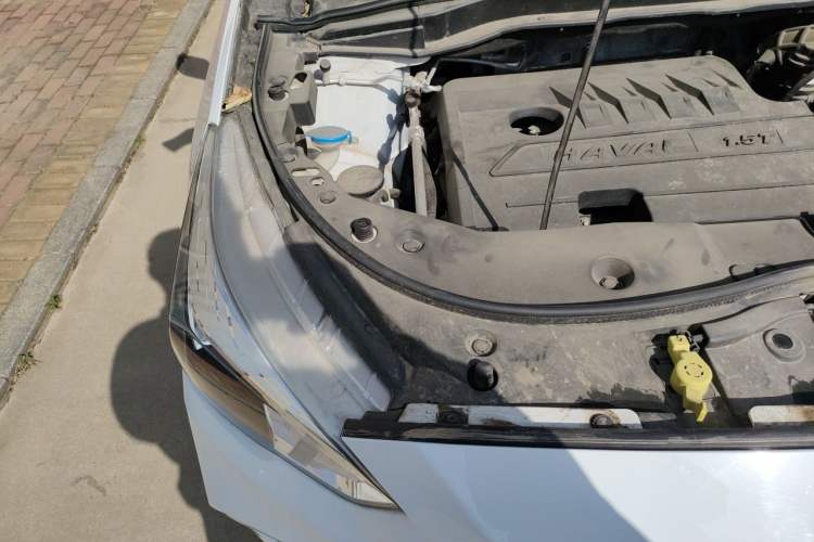 Used Haval M6 2018 Revised Version 1.5T DCT Two-Wheel Drive Urban Style Engine Bay Right