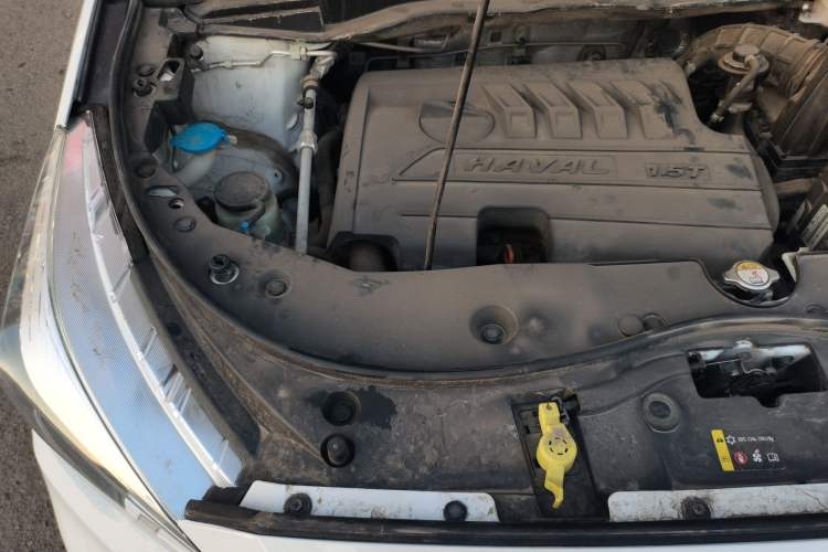 Used Haval M6 2018 Revised Version 1.5T DCT Two-Wheel Drive Urban Style Engine Bay Right
