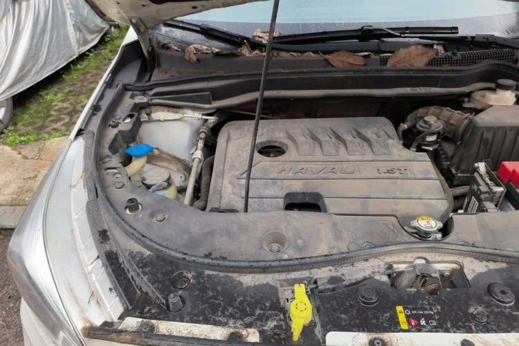 Used Haval M6 2018 Revised Version 1.5T DCT Two-Wheel Drive Elite Edition Engine Bay Right