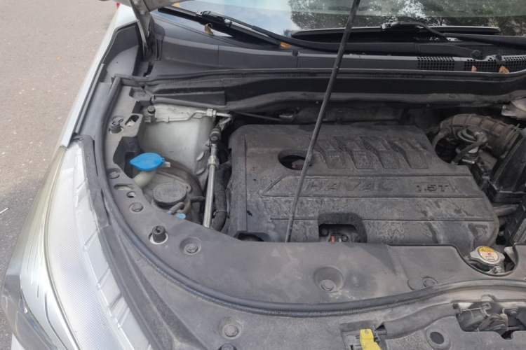 Used Haval M6 2018 Revised Version 1.5T DCT Two-Wheel Drive Elite Edition Engine Bay Right