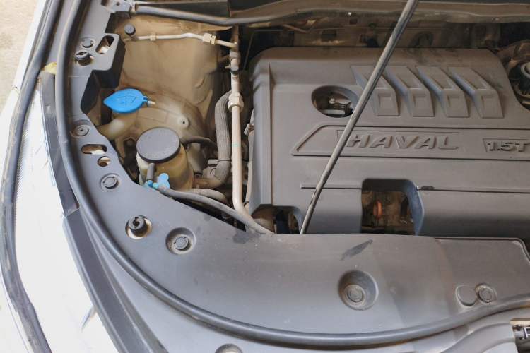 Used Haval M6 2018 1.5T Manual Two-Wheel Drive Elite Model Engine Bay Right