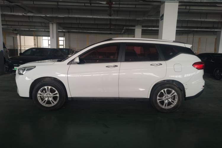 Used Haval M6 2018 1.5T Manual Two-Wheel Drive Elite Model Exterior 2