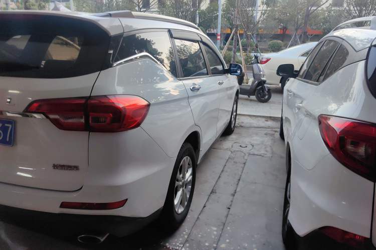 Used Haval M6 2018 1.5T DCT Two-Wheel Drive Elite Model Exterior 2