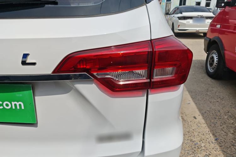Used Haval M6 2018 Revised Version 1.5T DCT Two-Wheel Drive Elite Edition Exterior 3